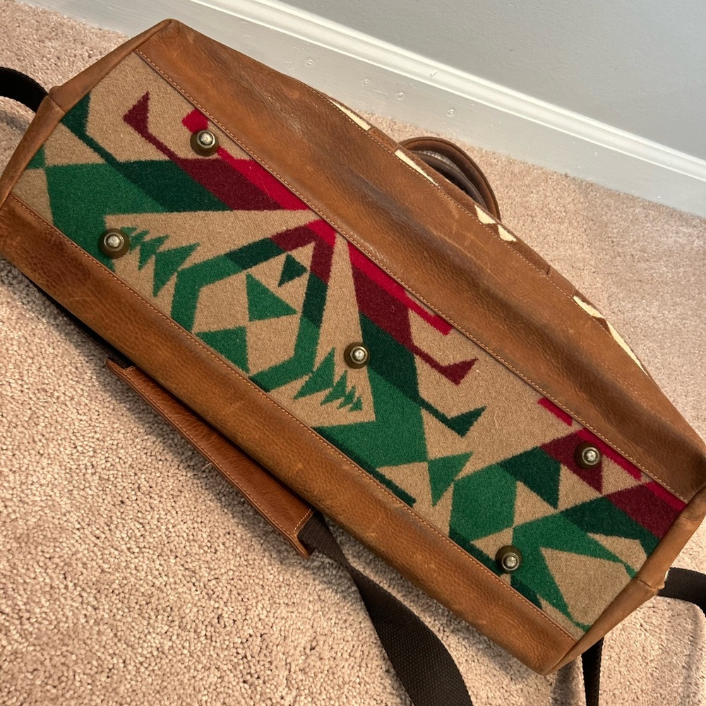 Pendleton Weekender Bag (Real leather detailing)